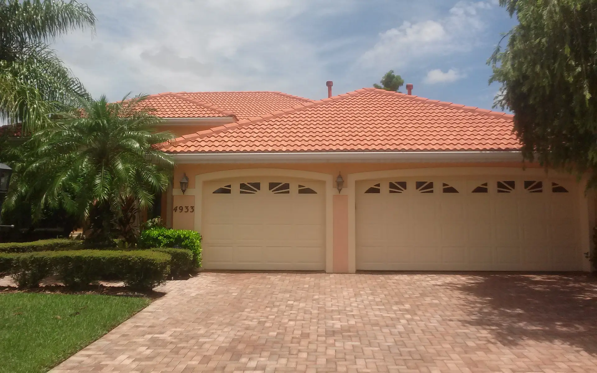 Venice FL Soft Wash Roof Cleaning, Professional Tile Roof Cleaning in Venice FL by A-1 Pressure Washing & Roof Cleaning